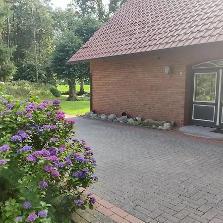 Am Waldrand In